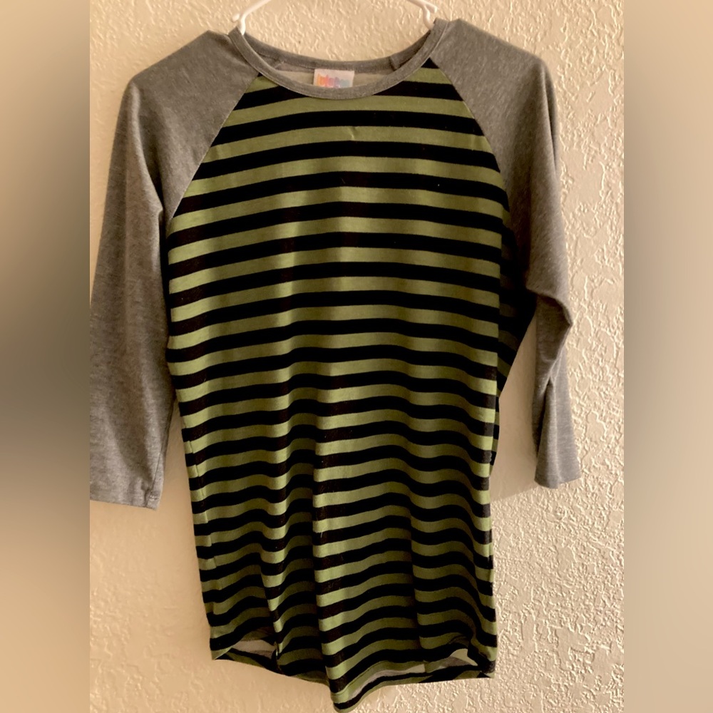 LuLaRoe quarter sleeve shirt Size S